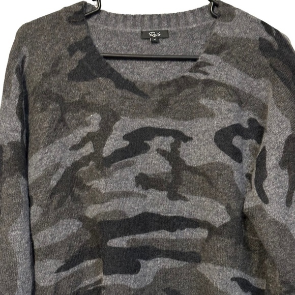 Rails Louie Charcoal Camo Sweater Size Large #835A-347A-090 - Picture 7 of 11